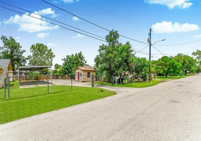 Photo 2 of Land for sale at 7219 Gainesville St, Houston, TX 77020 | MLS# 40612997 | Listing updated on 2026-09-16