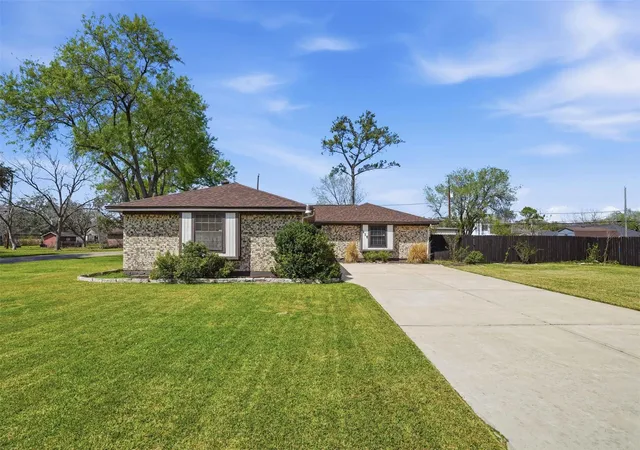 2nd image of 815 Wisconsin St, South Houston, TX 77587 | MLS# 41107732