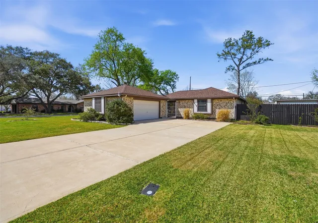 Photo 3 of Single family home for sale at 815 Wisconsin St, South Houston, TX 77587 | MLS# 41107732 | Listing updated on 2026-10-08