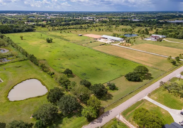 4th image of 2126 County Road 367, Alvin, TX 77511 | MLS# 34091571