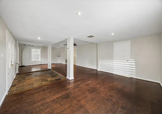 Photo 3 of Single family home for sale at 6621 Westview, Houston, TX 77055 | MLS# 22307503 | Listing updated on 2026-08-28