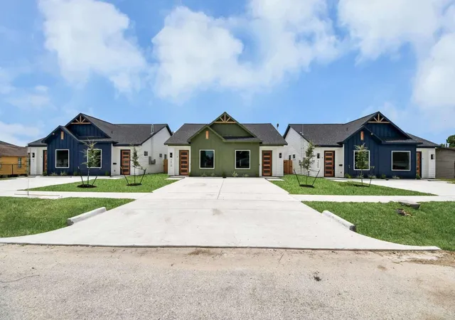 2nd image of 7906 Gladstone St, Houston, TX 77051 | MLS# 21973885