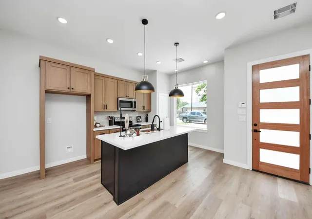 32nd image of 7906 Gladstone St, Houston, TX 77051 | MLS# 21973885