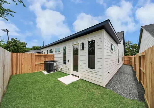 3rd image of 7906 Gladstone St, Houston, TX 77051 | MLS# 21973885