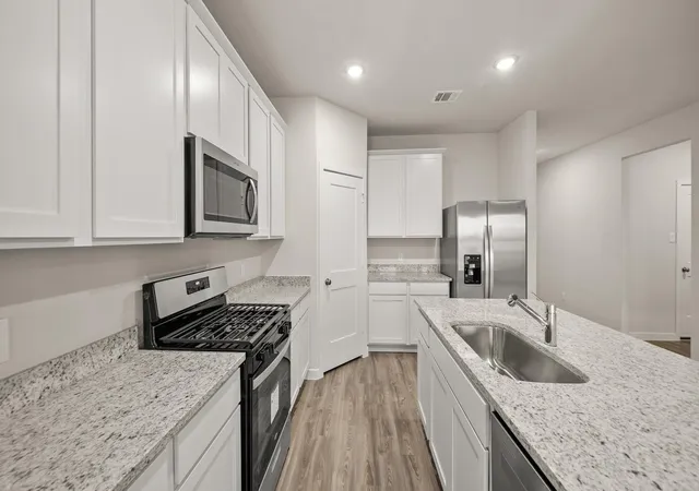 Photo 4 of Single family home for sale at 17014 Clover Fern Ln, Waller, TX 77484 | MLS# 8848776 | Listing updated on 2026-09-12