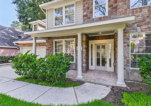 Photo 2 of Single family home for sale at 15 Filigree Pines Pl, The Woodlands, TX 77382 | MLS# 97562283 | Listing updated on 2026-08-30