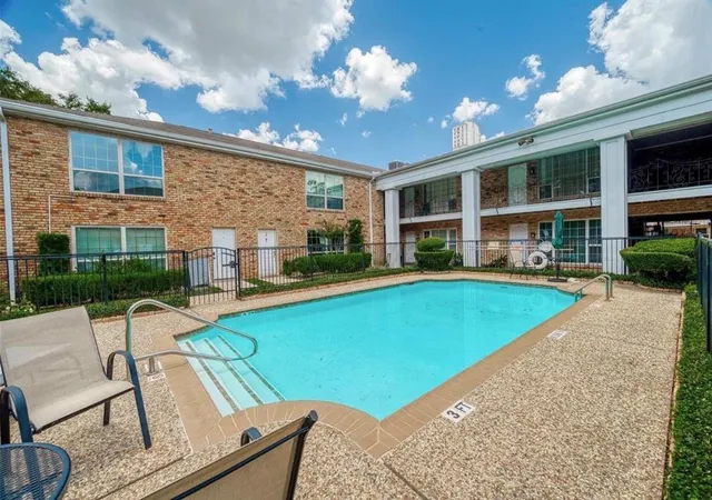 10th image of 5353 Richmond Ave #4, Houston, TX 77056 | MLS# 3928392