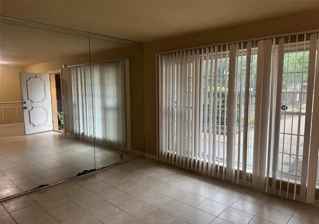 3rd image of 5353 Richmond Ave #4, Houston, TX 77056 | MLS# 3928392