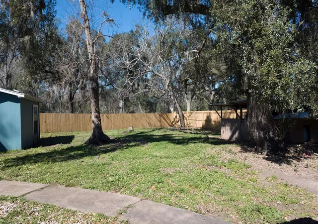 31st image of 407 Tamarind St, Lake Jackson, TX 77566 | MLS# 81670954