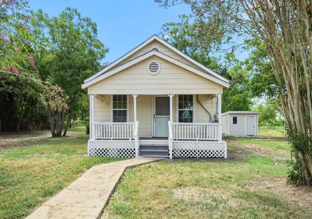 1st image of 137 County Road 202, Weimar, TX 78962 | MLS# 77348713