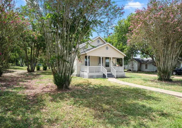 3rd image of 137 County Road 202, Weimar, TX 78962 | MLS# 77348713