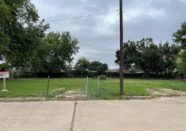 Photo 4 of Land for sale at 2106 Tuam St, Houston, TX 77004 | MLS# 67128252 | Listing updated on 2026-07-14