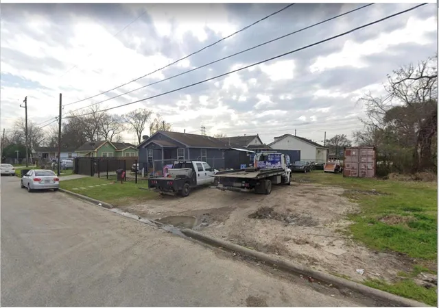 2nd image of 3909 Maury St, Houston, TX 77009 | MLS# 84812289