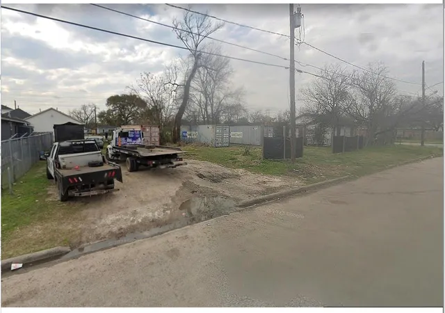 4th image of 3909 Maury St, Houston, TX 77009 | MLS# 84812289