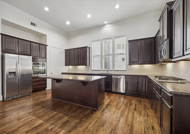 Photo 3 of Sale Pending at 2024 Fannin Sta S, Houston, TX 77045 | MLS# 39505587 | Listing updated on 2026-08-14