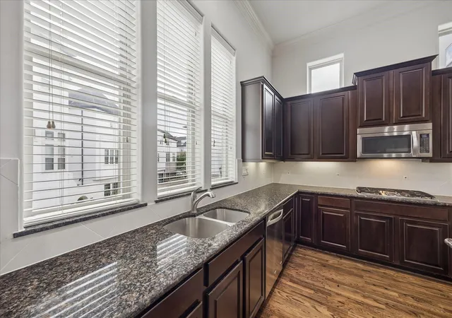 Photo 4 of Sale Pending at 2024 Fannin Sta S, Houston, TX 77045 | MLS# 39505587 | Listing updated on 2026-08-14