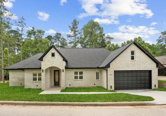 1st image of 1920 Foxbriar Dr, Huntsville, TX 77340 | MLS# 28471358