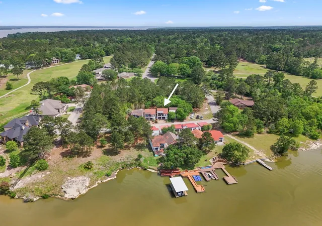 2nd image of 22547 Bayview Cir, Huntsville, TX 77320 | MLS# 85086336