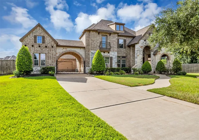 Photo 4 of Single family home for sale at 17811 Fairhaven Sunrise Ct, Cypress, TX 77433 | MLS# 77169085 | Listing updated on 2026-09-13