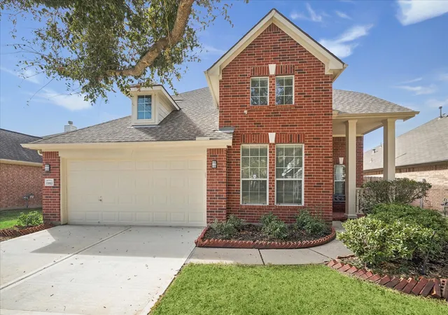 Single family home for sale at 11811 Keswick Pines Ln, Houston, TX 77066 | MLS# 25574059