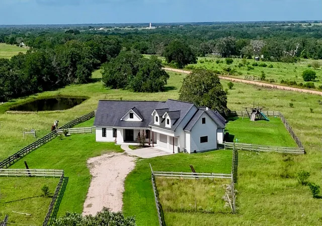 Homes for sale in Hallettsville, TX | 1252 County Road 388, Hallettsville, TX 77964 | MLS# 17521294