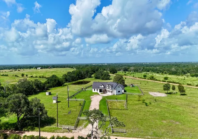 Homes for sale in Hallettsville, TX | 1252 County Road 388, Hallettsville, TX 77964 | MLS# 17521294