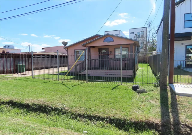2nd image of 4228 Sterling St, Houston, TX 77051 | MLS# 61632628