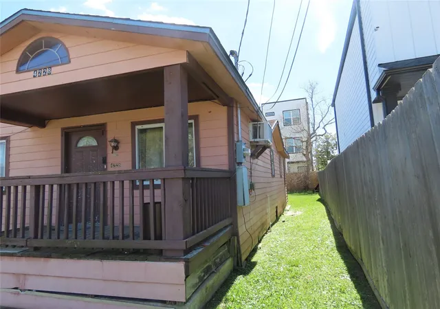 3rd image of 4228 Sterling St, Houston, TX 77051 | MLS# 61632628