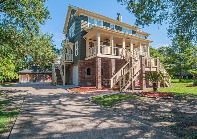 Photo 2 of Single family home for sale at 202 Meadowlawn St, Shoreacres, TX 77571 | MLS# 48415788 | Listing updated on 2026-09-20
