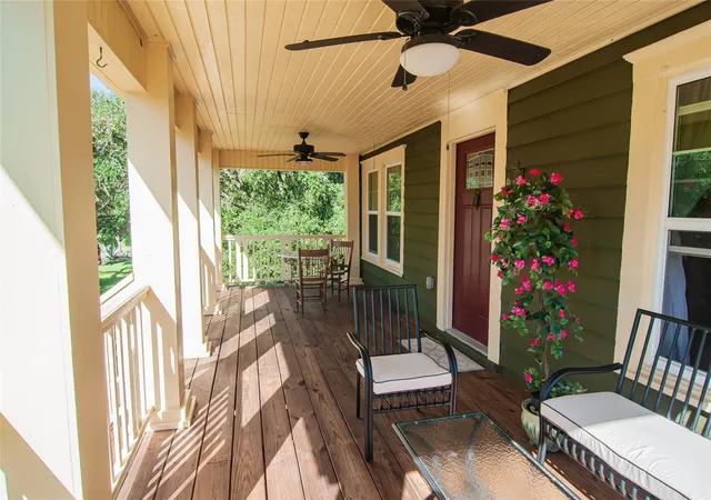 Photo 3 of Single family home for sale at 202 Meadowlawn St, Shoreacres, TX 77571 | MLS# 48415788 | Listing updated on 2026-09-20
