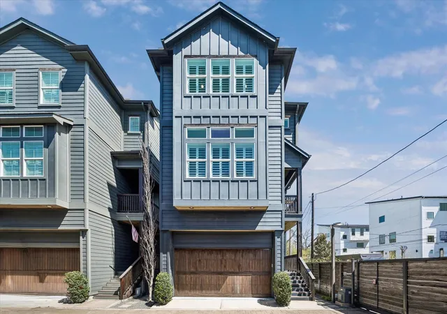 Photo 1 of Single family home for sale at 1047 W 17 Street, Houston, TX 77008 | MLS# 71149765 | Listing updated on 2026-08-06
