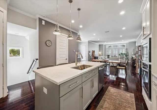 Photo 3 of Single family home for sale at 1047 W 17 Street, Houston, TX 77008 | MLS# 71149765 | Listing updated on 2026-08-06