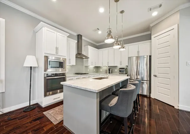 Photo 4 of Single family home for sale at 1047 W 17 Street, Houston, TX 77008 | MLS# 71149765 | Listing updated on 2026-08-06