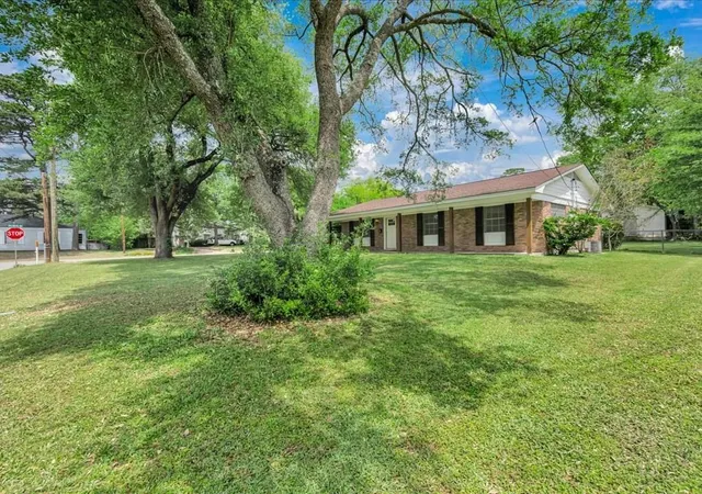 3rd image of 801 Duren Street, Lufkin, TX 75904 | MLS# 41500593