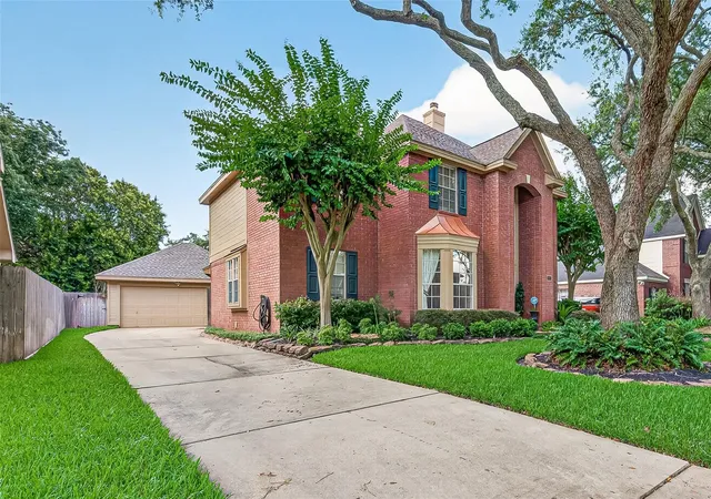Photo 2 of Single family home for sale at 5807 Pendelton Pl Dr, Sugar Land, TX 77479 | MLS# 91048220 | Listing updated on 2026-09-27