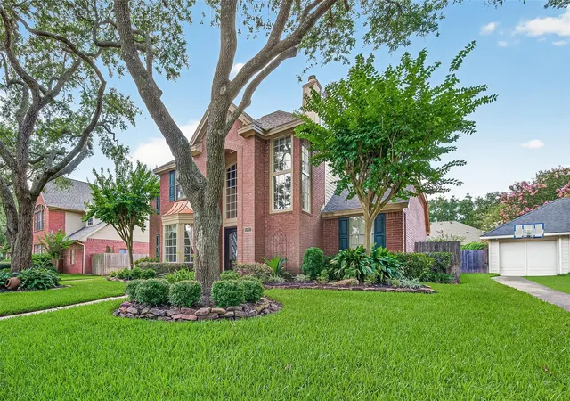 Photo 3 of Single family home for sale at 5807 Pendelton Pl Dr, Sugar Land, TX 77479 | MLS# 91048220 | Listing updated on 2026-09-27