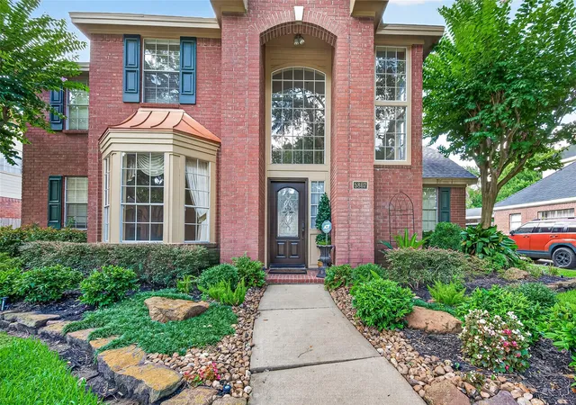 Photo 3 of Single family home for sale at 5807 Pendelton Pl Dr, Sugar Land, TX 77479 | MLS# 91048220 | Listing updated on 2026-09-27