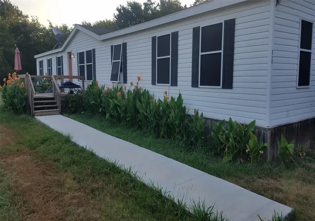 1st image of 278 Country Wy, Smithville, TX 78957 | MLS# 80587408