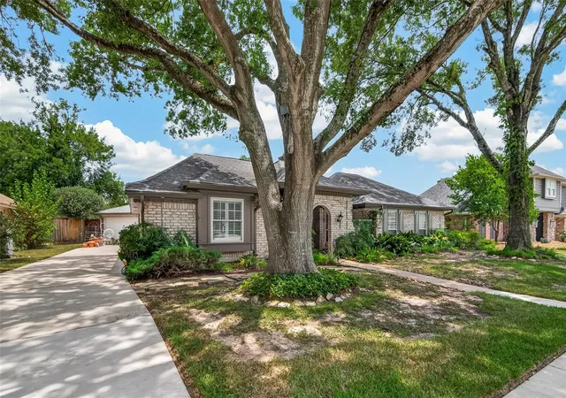 2nd image of 15606 Australia St, Jersey Village, TX 77040 | MLS# 43492856