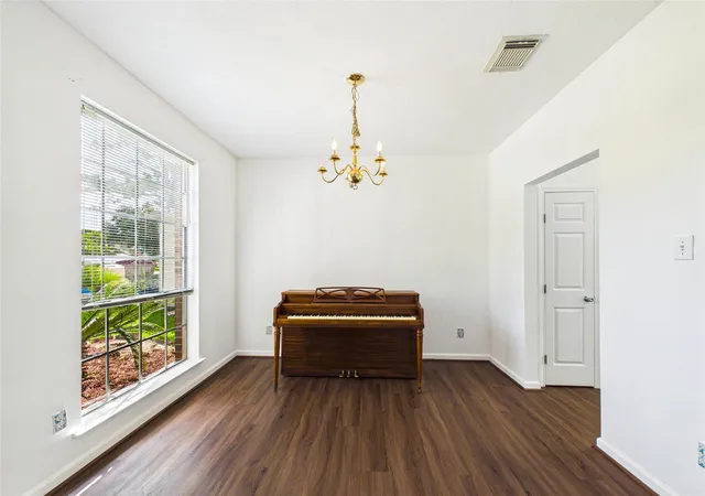 Photo 4 of Single family home for sale at 3006 Bay Breeze Dr, Dickinson, TX 77539 | MLS# 11474312 | Listing updated on 2026-09-02