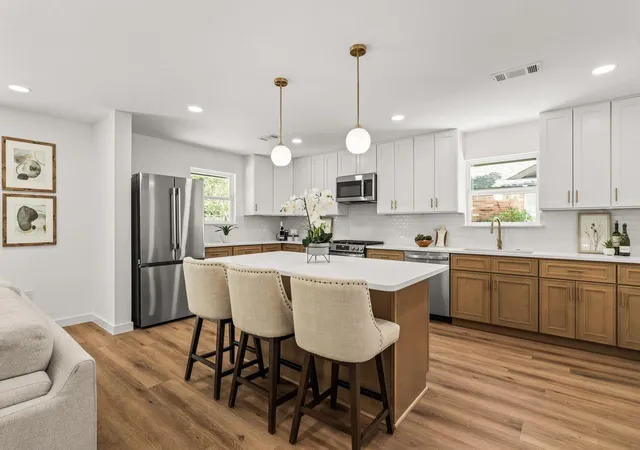 Photo 3 of Single family home for sale at 5207 Hummingbird St, Houston, TX 77035 | MLS# 34208232 | Listing updated on 2026-09-21