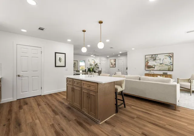 Photo 4 of Single family home for sale at 5207 Hummingbird St, Houston, TX 77035 | MLS# 34208232 | Listing updated on 2026-09-21