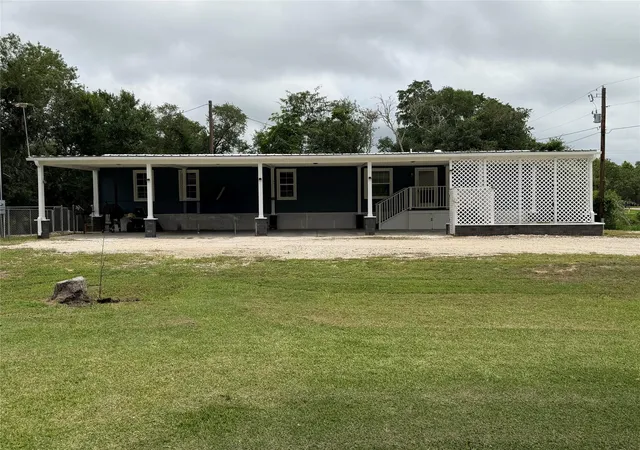 Photo 4 of Sale Pending at 4608 Oak Dr, Brazoria, TX 77422 | MLS# 95949349 | Listing updated on 2026-09-23
