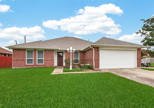 Homes for sale in Dickinson, TX | 3413 Blue Wing Dr, Dickinson, TX 77539 | MLS# 87162037