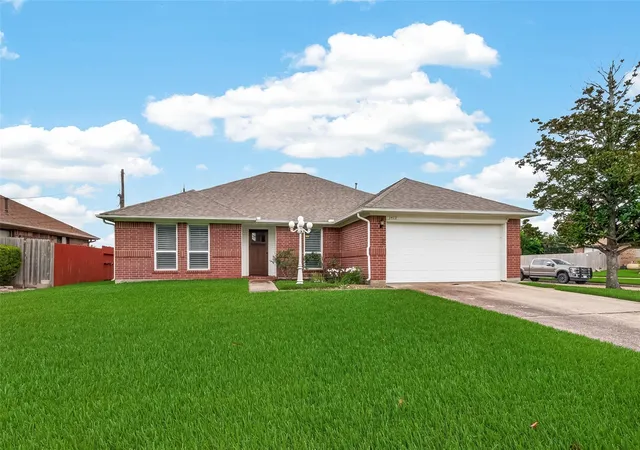 Homes for sale in Dickinson, TX | 3413 Blue Wing Dr, Dickinson, TX 77539 | MLS# 87162037