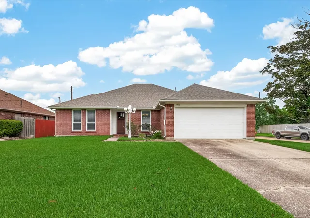 Homes for sale in Dickinson, TX | 3413 Blue Wing Dr, Dickinson, TX 77539 | MLS# 87162037