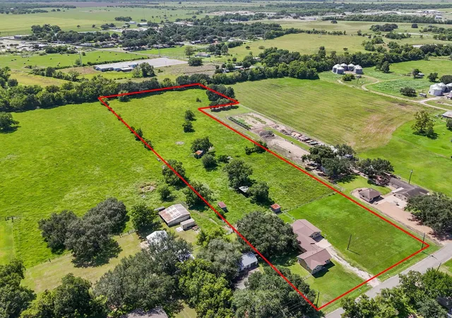 2nd image of 118 Cedar Vale Rd, Bay City, TX 77414 | MLS# 63305572