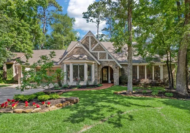 1st image of 10 Cape Chestnut Dr, Spring, TX 77381 | MLS# 91912753