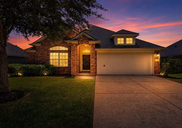 Photo 1 of Single family home for sale at 7510 Waterlilly Ln, Pearland, TX 77581 | MLS# 73450712 | Listing updated on 2026-09-20