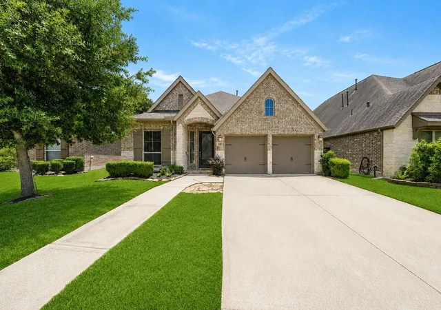 Photo 1 of Single family home for sale at 16818 Headwaters Forest Dr, Humble, TX 77346 | MLS# 33544761 | Listing updated on 2026-09-19